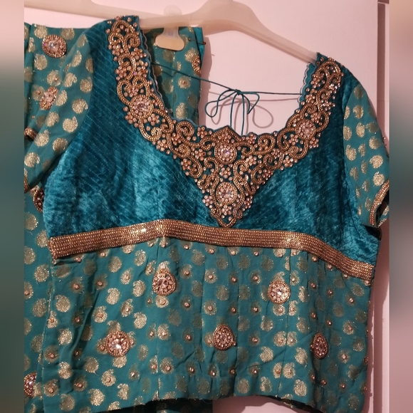 3 PIECE INDIAN OUTFIT - Picture 7 of 15